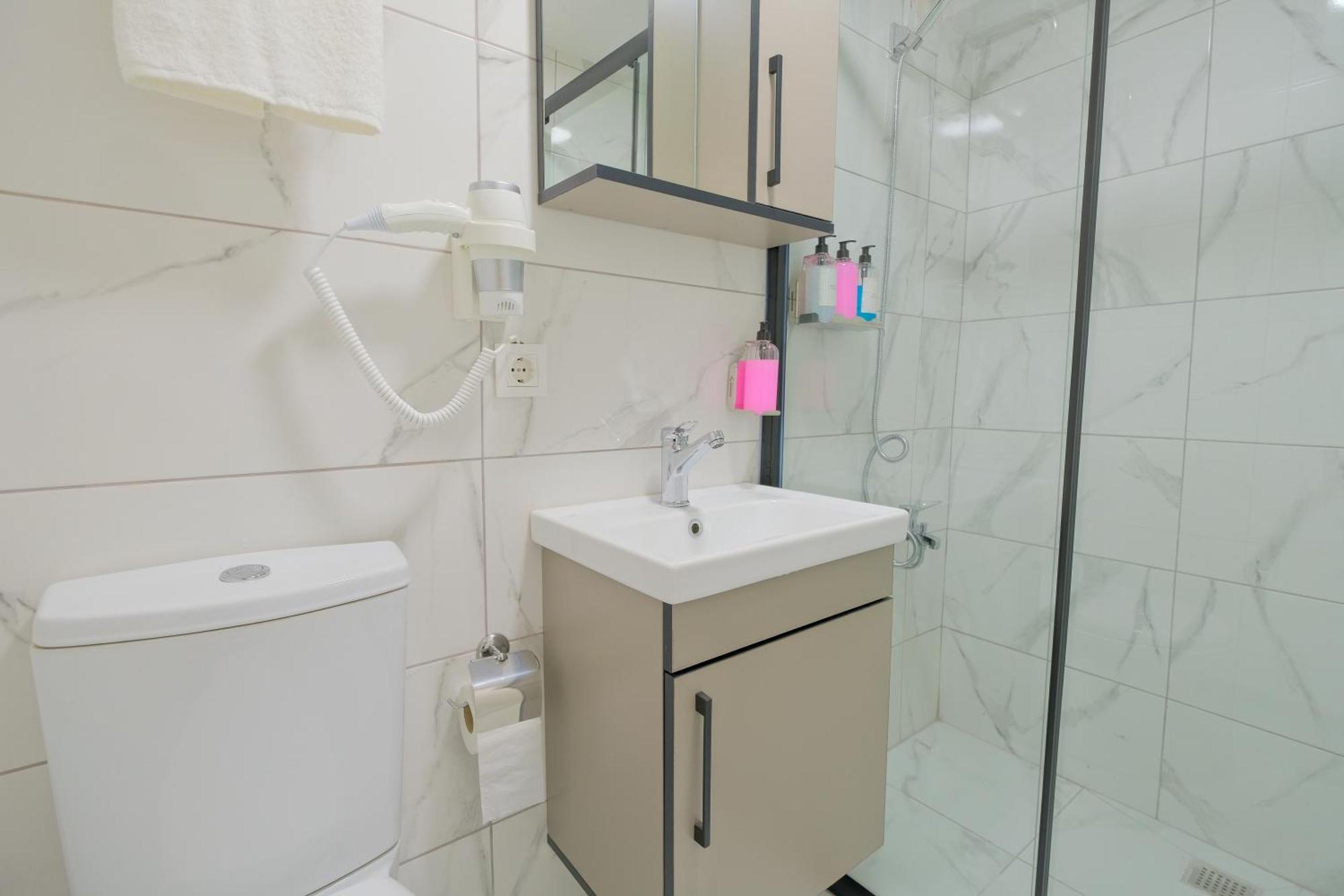 Lucky Hotel Istanbul Bagian luar foto