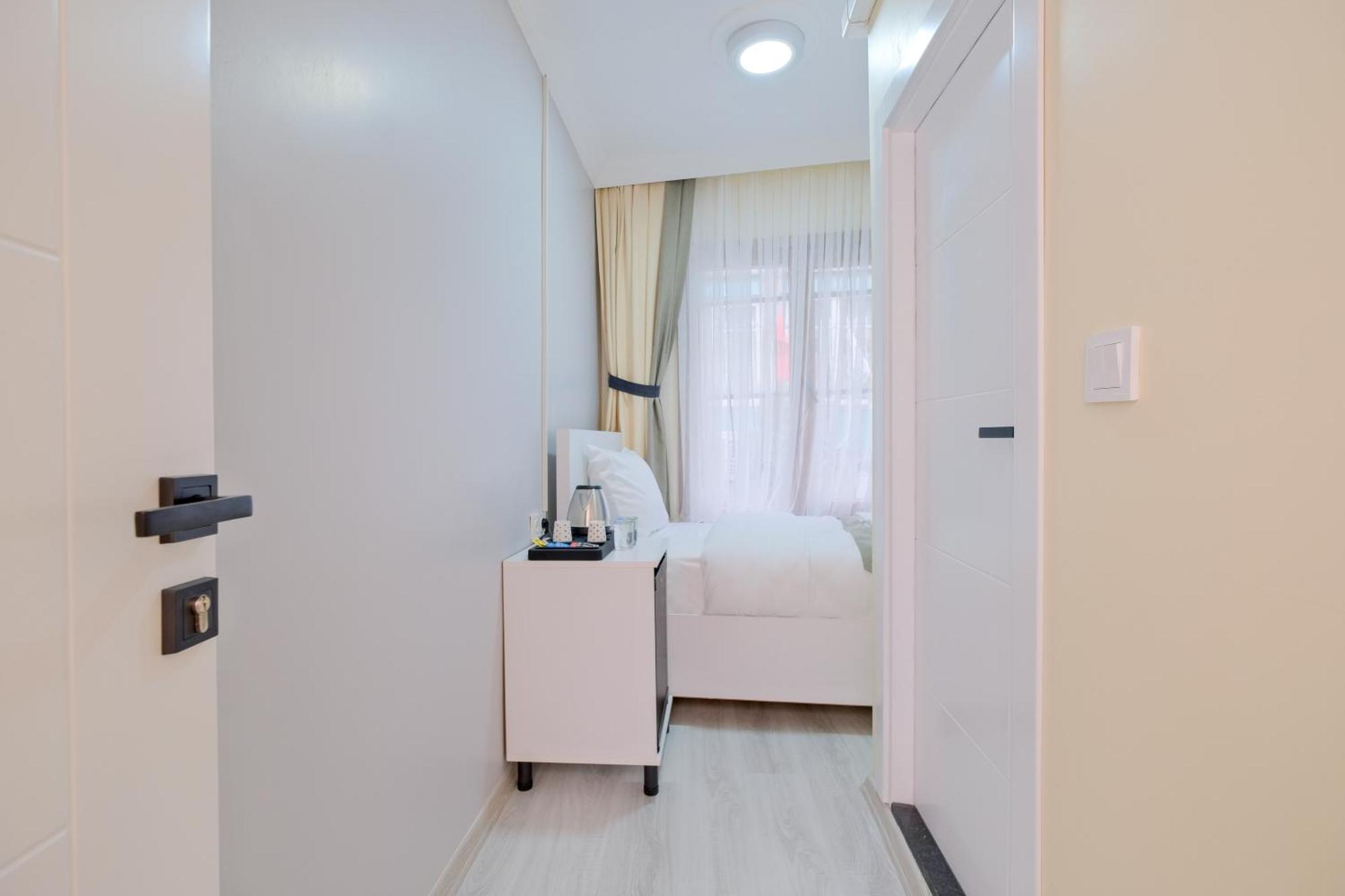 Lucky Hotel Istanbul Bagian luar foto